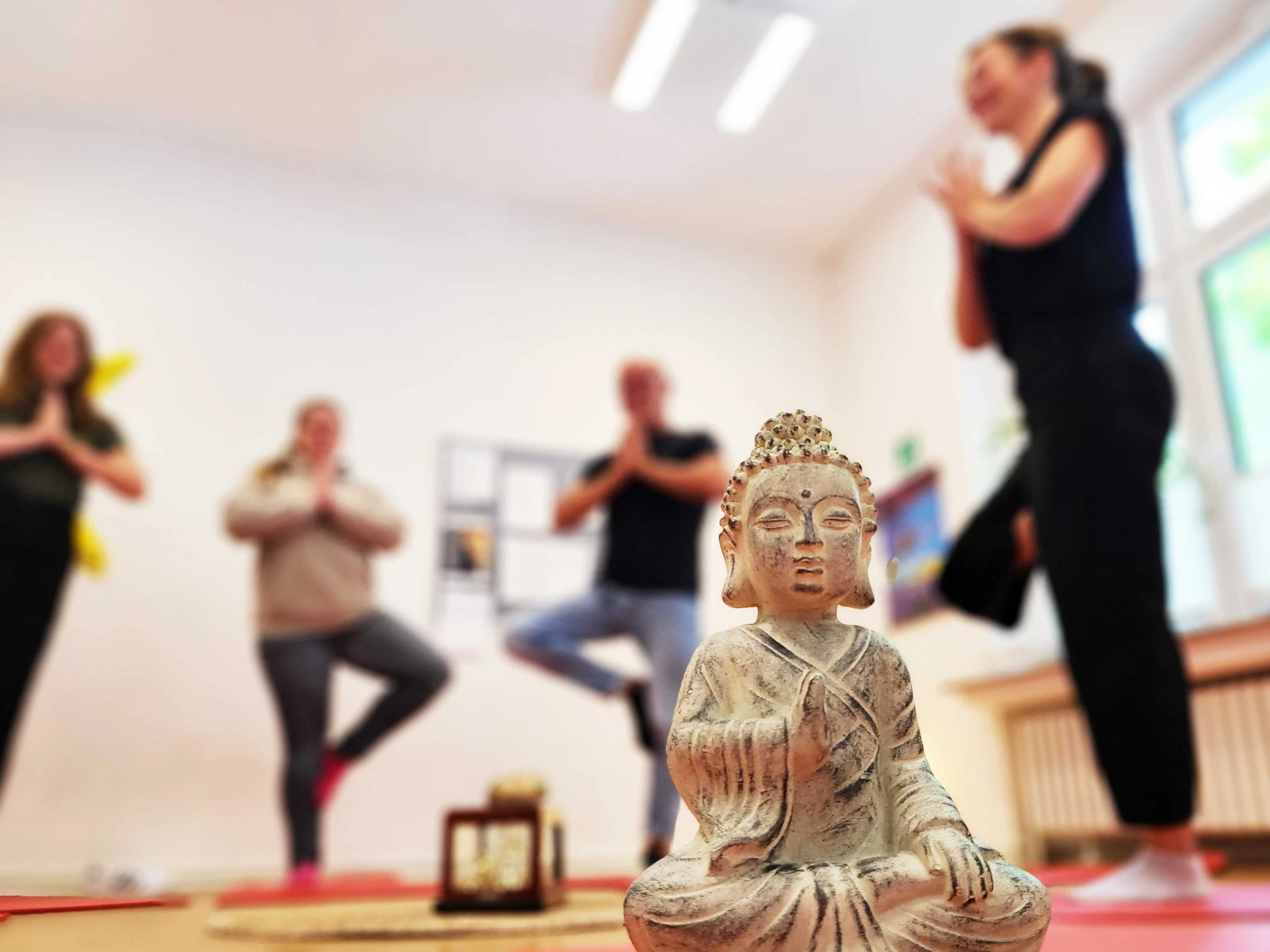 Yoga stärkt Körper und Psyche - gleichzeitig! Yoga stärkt Körper und Psyche - gleichzeitig!