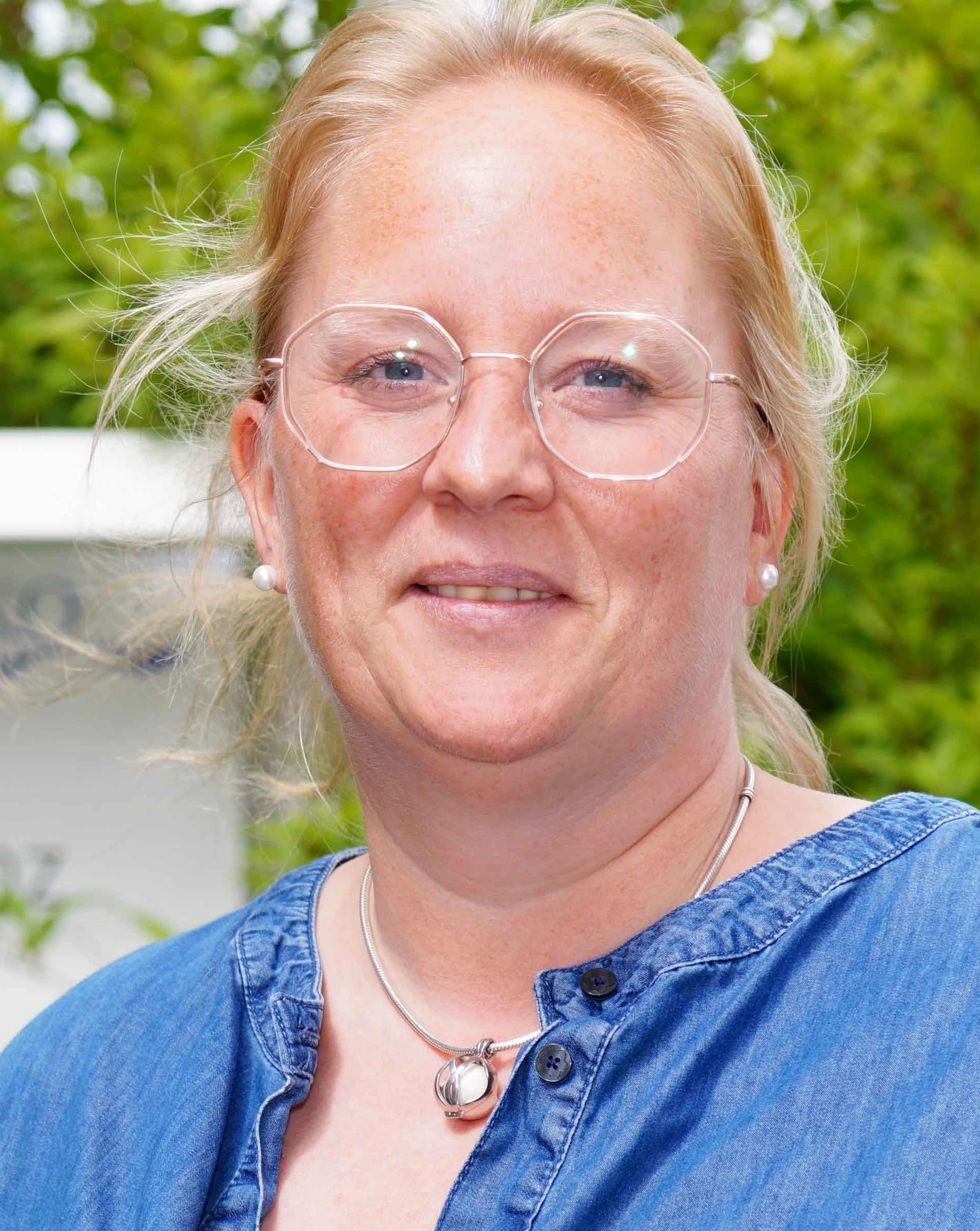 Nadine Springstub, Anmeldung